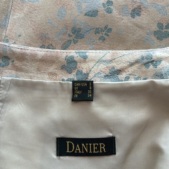Danier Leather Size 2 Genuine Suede Leather Floral A-Line Skirt - Picture 6 of 9